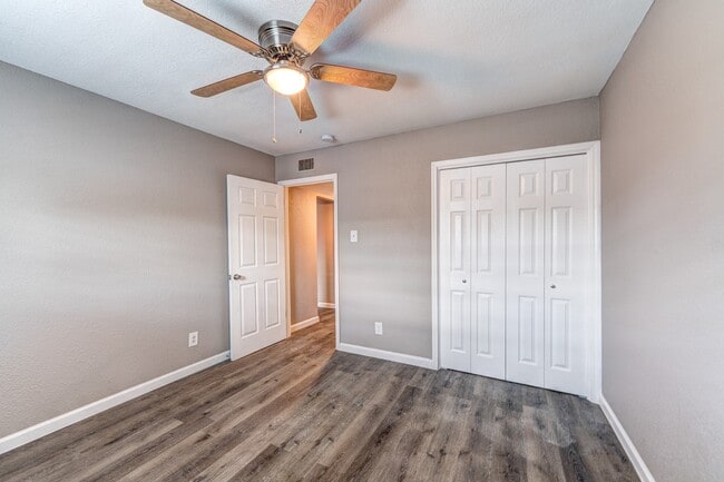Building Photo - 523 Spring Dr