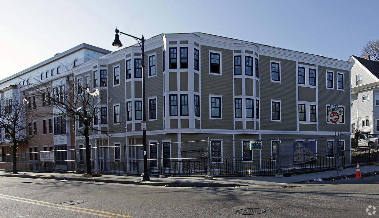 Building Photo - Bloomfield Apartments