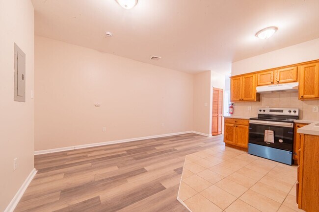 Building Photo - 1-Bedroom Apartment with Open Kitchen and ...