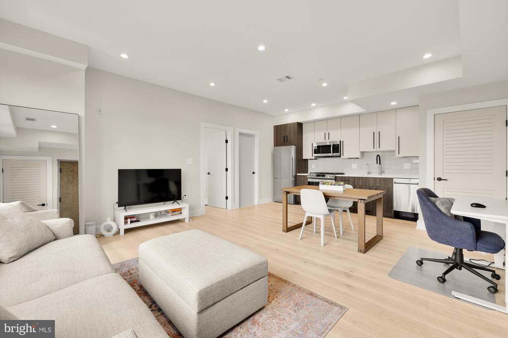 Foto principal - 3933 14th St NW