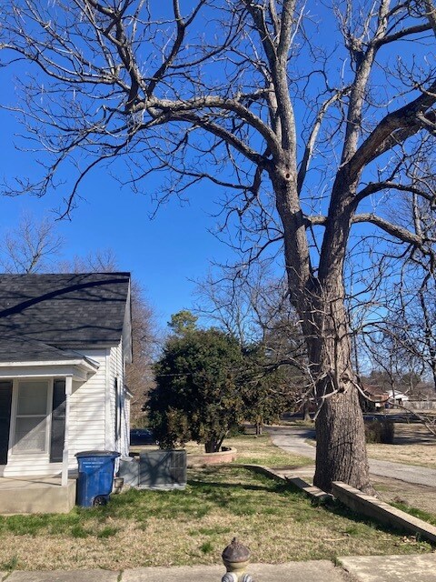 Foto del edificio - 202 W 2nd St