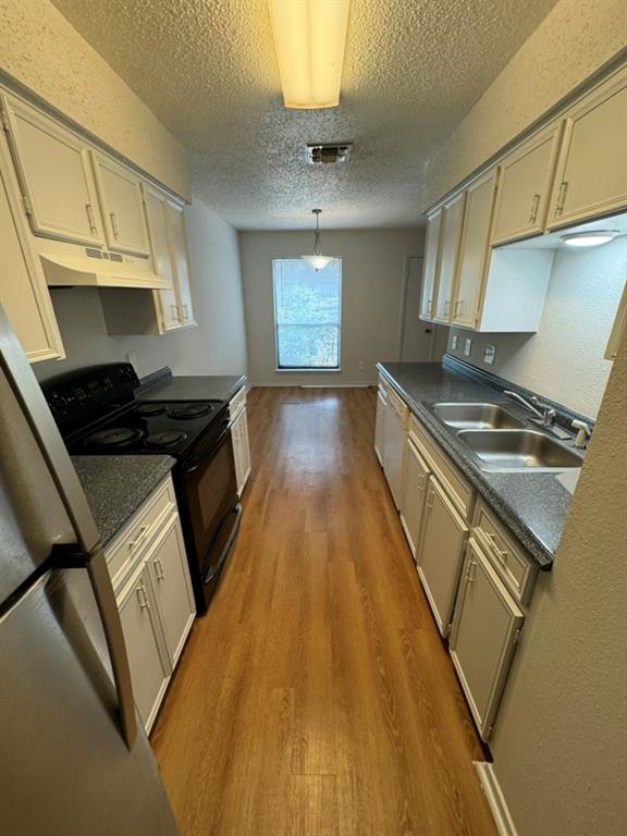 Building Photo - 7000 Oak Meadow Cir