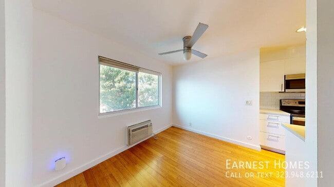 Foto del edificio - 525 N Sycamore Ave