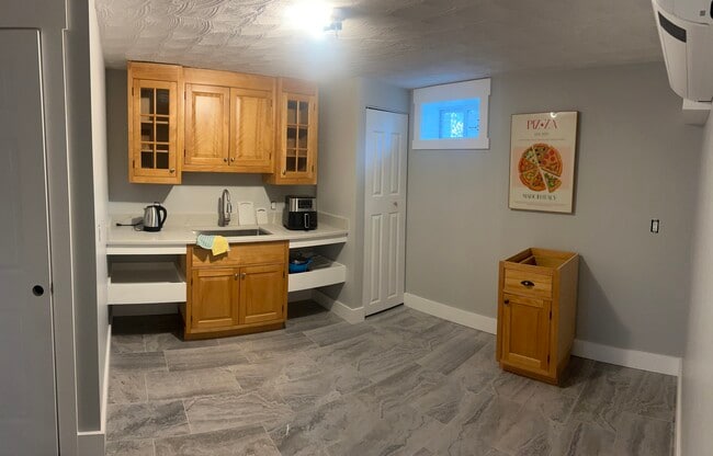 Private kitchen - 890 Highland Ave