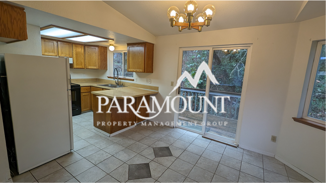 Building Photo - Spacious 4 Bedroom 2 Bath in Manchester!