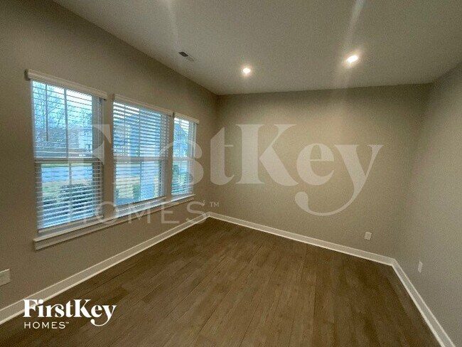 Foto del edificio - 1880 Tacoma Wy.