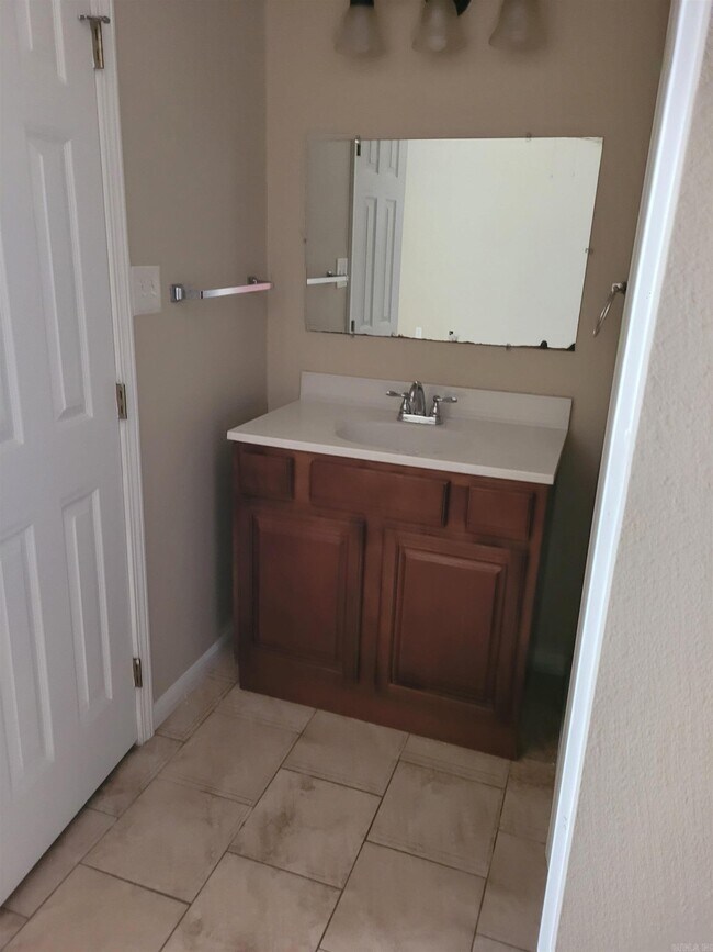 Building Photo - 3417 Longcoy St