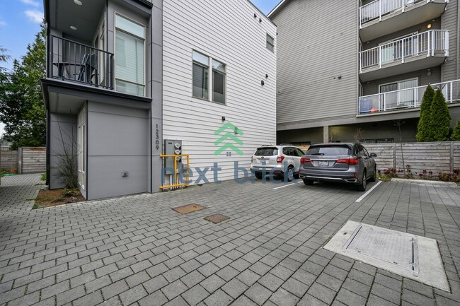 Building Photo - Modern 3-Bed, 3-Bath Townhome in the Heart...