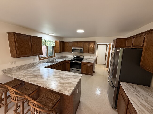 Building Photo - 2915 Chippewa Dr