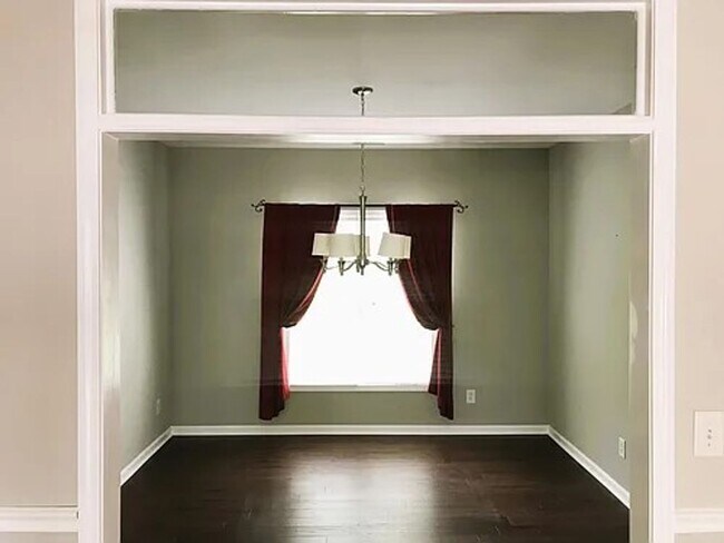 Foto del edificio - 4 Bedroom 2.5 Bath SF home - COMING SOON!