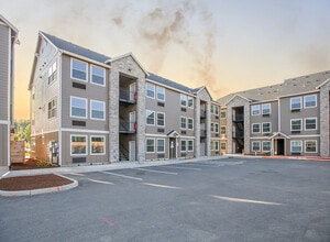 Building Photo - Discover Your Dream Home at Q1 Apartments in Hillsboro!