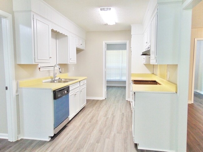 Building Photo - Beautiful Home for Lease! (Available for HUD)