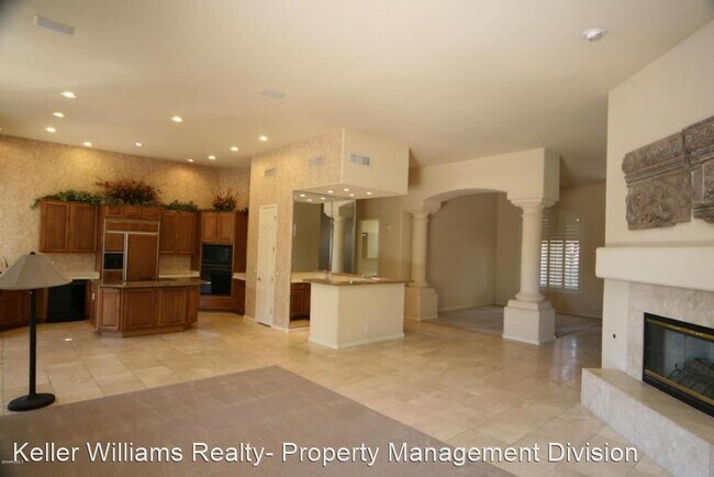 Building Photo - 1081 N Brandon Dr