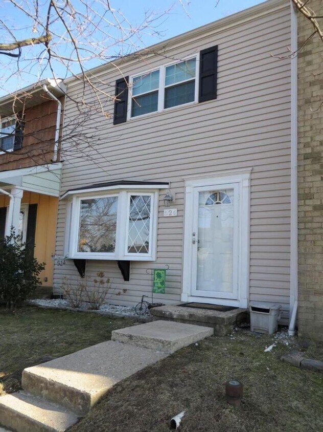 Foto principal - Beautiful 3 BR/2.5 BA Townhome in Millersv...