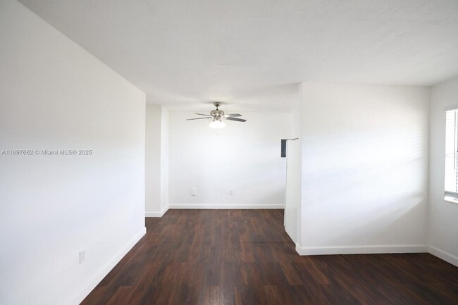 Foto del edificio - 7200 W 11th Ct