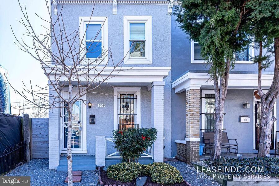Foto principal - 709 16th St NE
