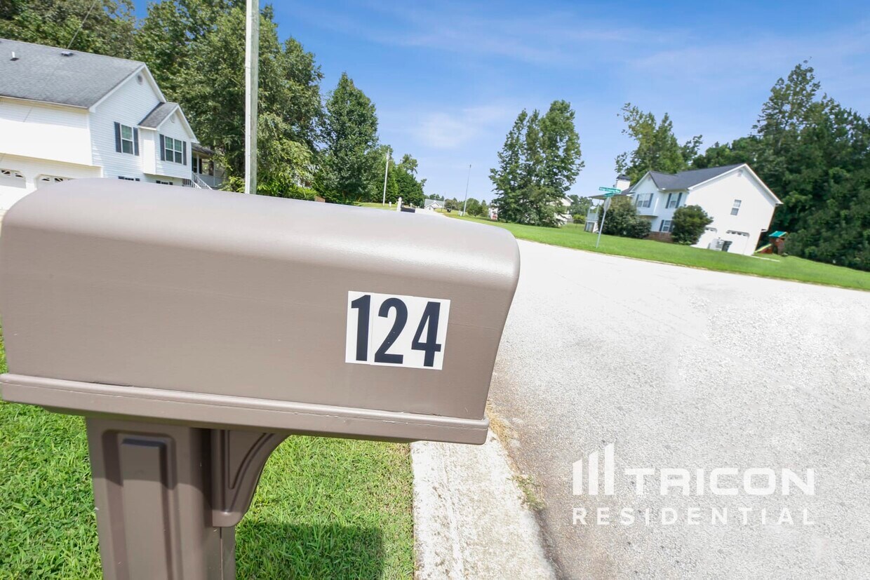 Foto principal - 124 Kings Crossing Ct