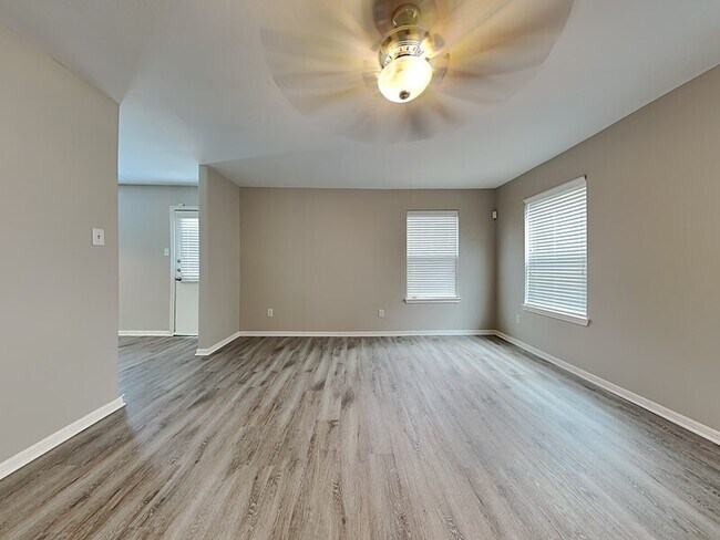 Foto del edificio - 16326 Royal Fort Ln