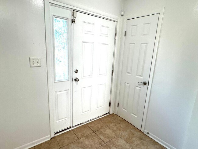 Foto del edificio - 725 Alder Cir