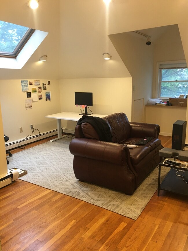 Building Photo - 747 Washington St