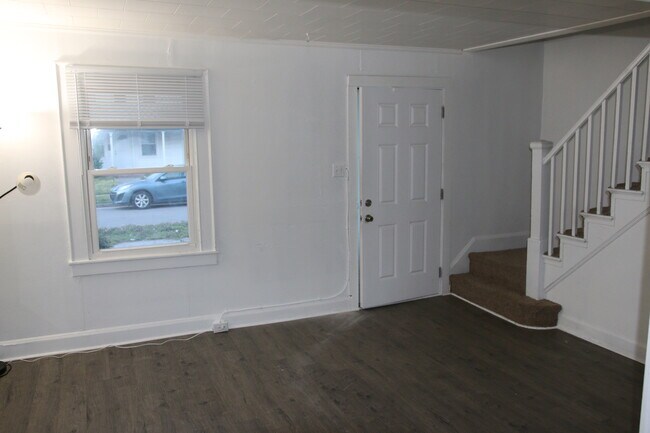 Building Photo - 16 Barney Pl