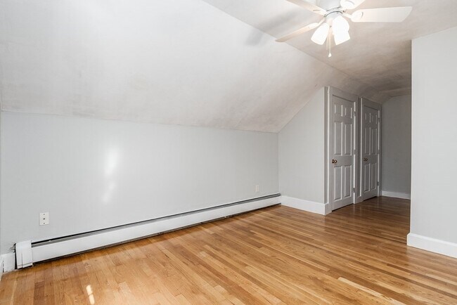 Building Photo - 179 Main St