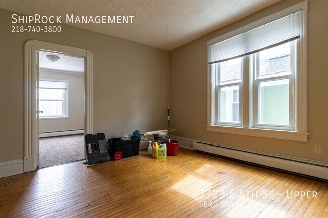Foto del edificio - 1723 E 5th St