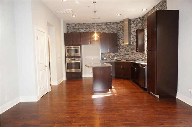 Building Photo - 8110 Ranch Rd 2222