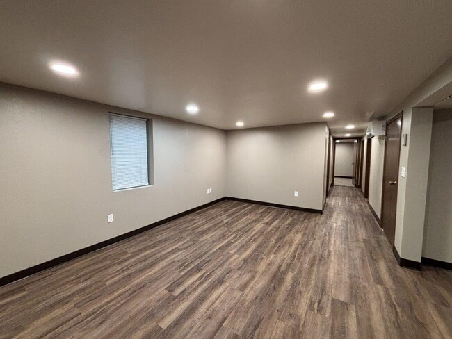 Building Photo - 510 US-14