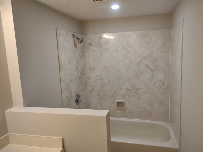 Building Photo - 955 Glastonbury Cir