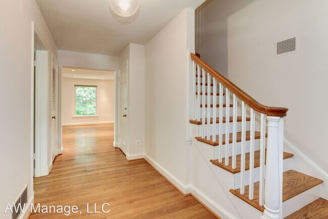 Foto del edificio - 6 br, 4.5 bath House - 2825 29th Place NW
