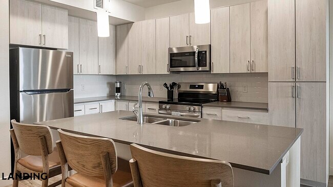 Foto del edificio - 1760 S Crismon Rd