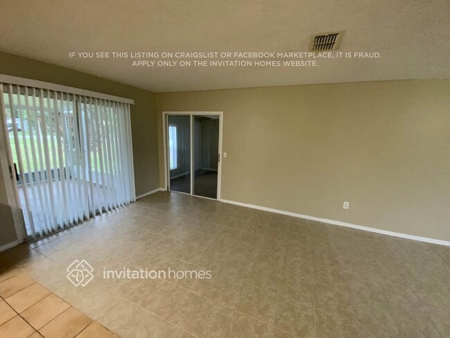 Building Photo - 806 Tappen Ct NE