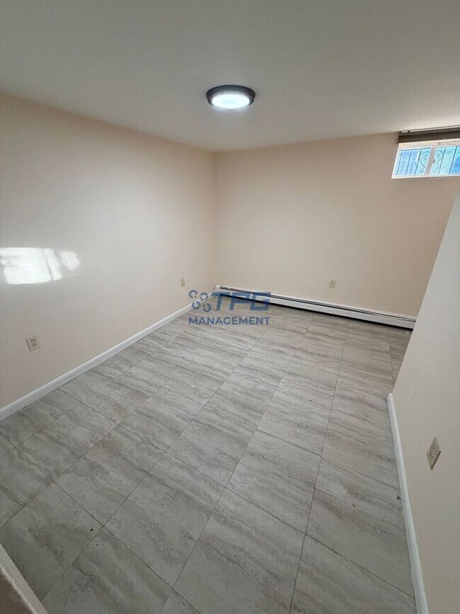 Foto del edificio - 565-567 North 4th Street-Basement