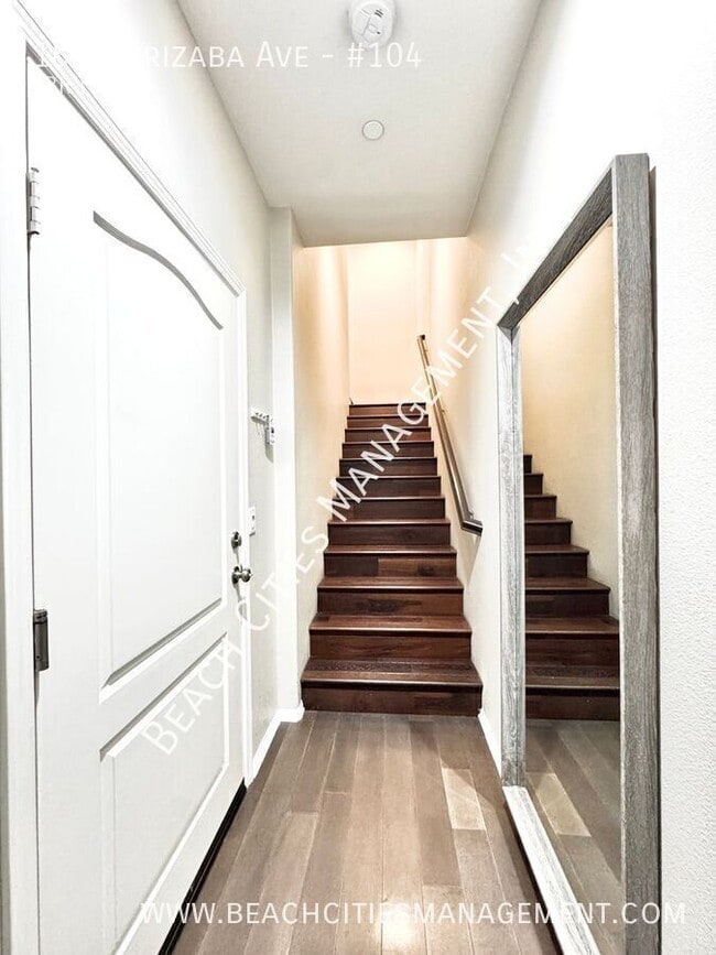 Building Photo - 1885 N Orizaba Ave