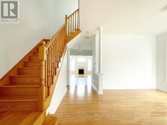 Building Photo - 185 Paradelle Dr