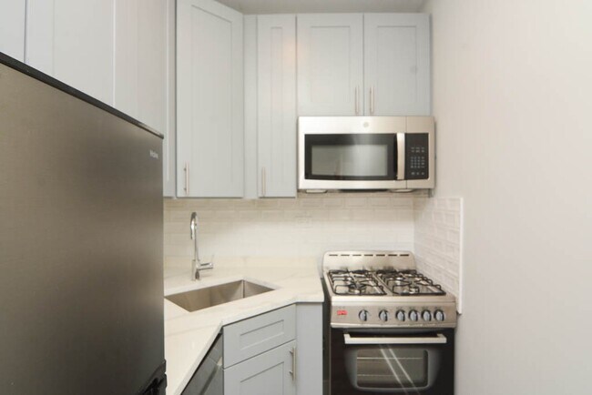 Foto del edificio - 545 W Belmont Ave