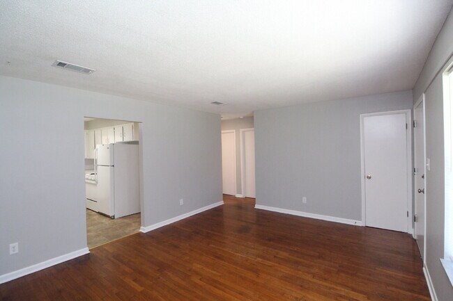 Foto del edificio - Updated 2BD/1BA Duplex in NE Pensacola
