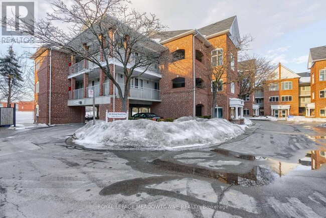 Building Photo - 103 Bristol Rd E