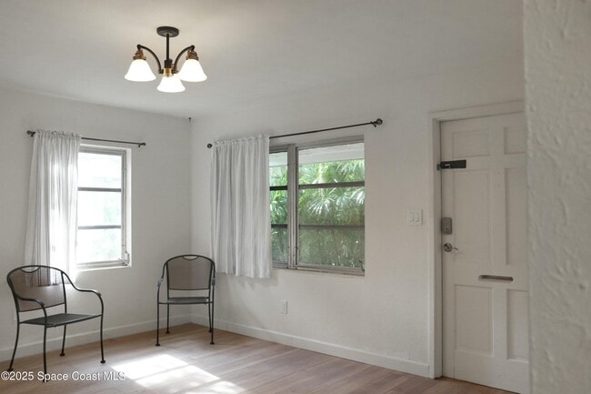 Building Photo - 21 N Fernwood Dr