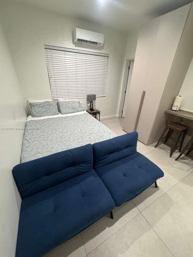 Foto del edificio - 245 NE 33rd St