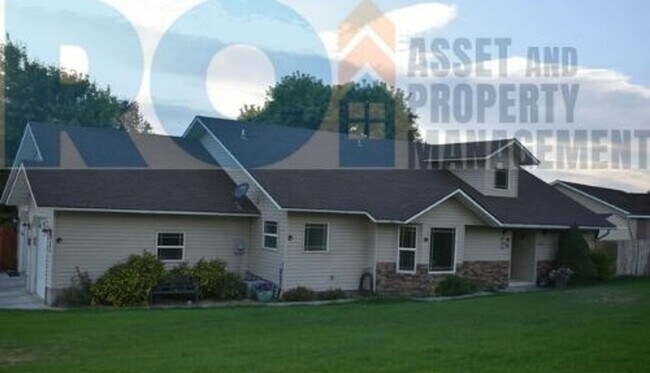 Foto del edificio - Charming 3-Bed 2-Bath House for Rent in We...