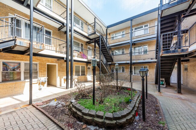 Foto del edificio - 2636 W Foster Ave