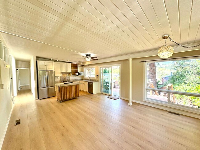 Foto del edificio - Charming 3bd/3ba Home With Cottage Mill Va...