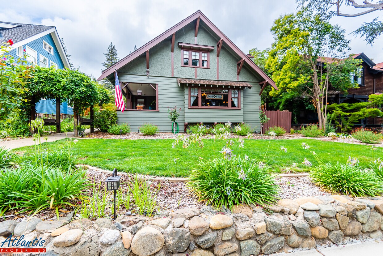 Primary Photo - 211 Glen Ridge Ave