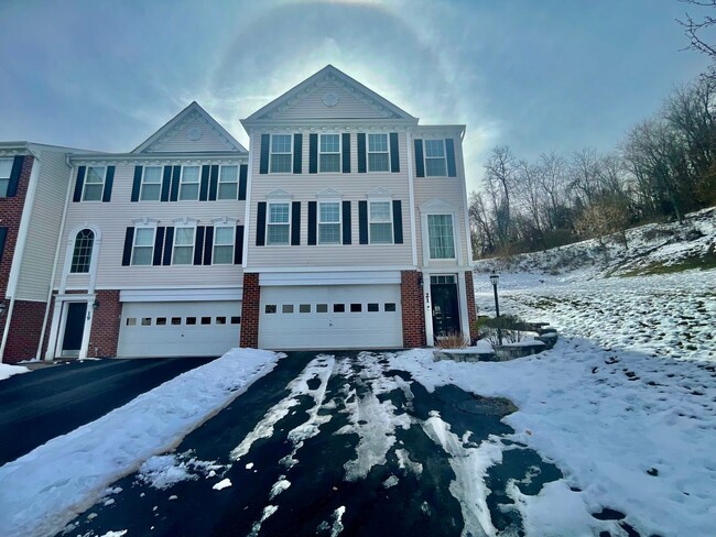 Foto del edificio - 3 Bed 2.5 Bath- Canonsburg PA