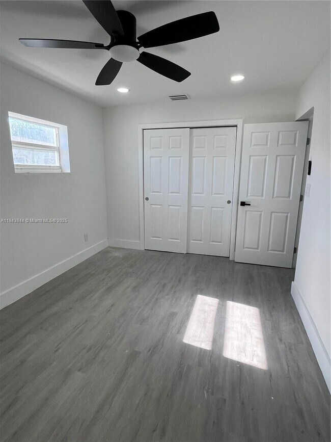 Foto del edificio - 4011 SW 27th St