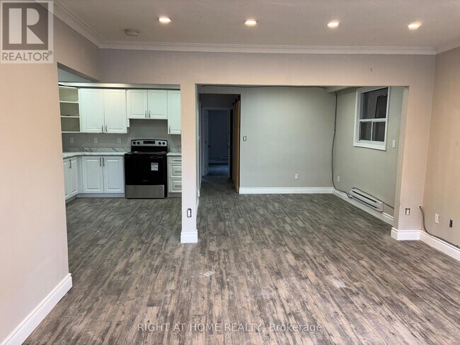 Building Photo - 513 Oakwood Ave
