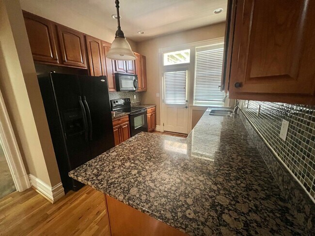 Foto del edificio - 2 Bedroom Condo in Shaw Available to Rent