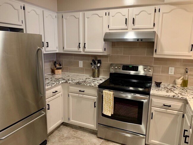 Kitchen - 5123 Cheryl Dr
